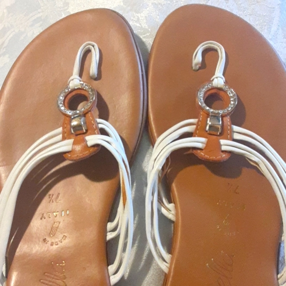 TOSCANELLA Handmade in Italy studded ring white leather sandals 7. 5